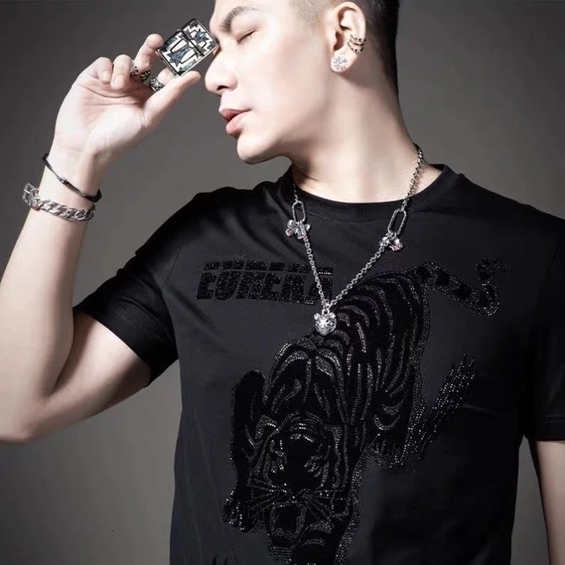 Men's T-Shirts European High-End Men's Short Sleeve Flocking Tiger Head Diamond T-Shirt Men's Summer Top Trend Half Sleeve Men 230426