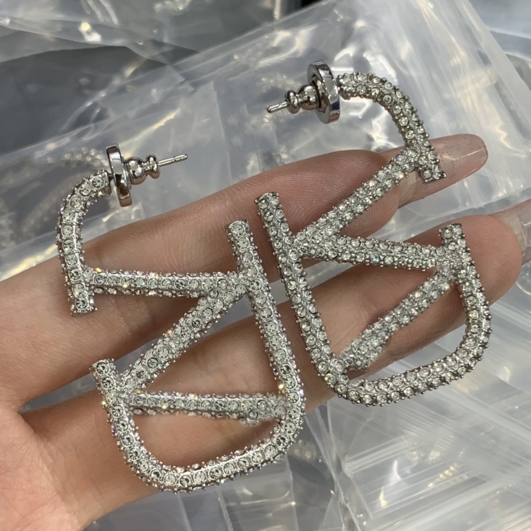 2023 earrings designer for women stud top luxury gold heart shape Valentinoity pearl crystal gold double V letter jewelry classic kh4f
2023 earrings designer for women stud top luxury gold heart shape Valentinoity pearl crystal gold double V letter jewelry classic kh4f