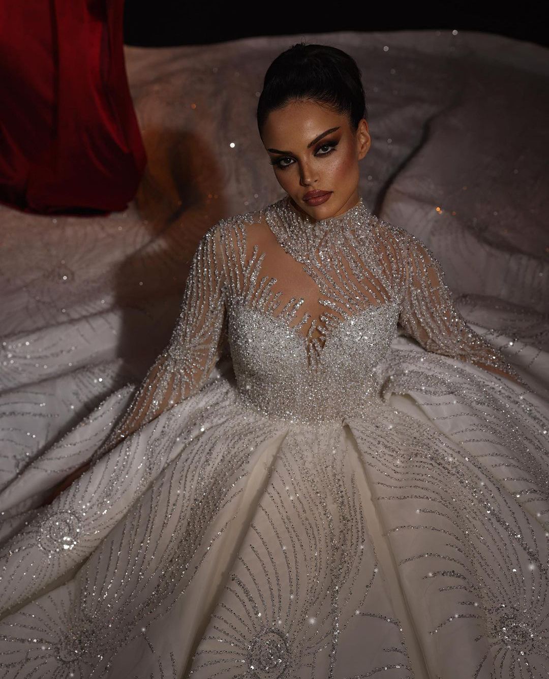 Luxury Ball Gown Wedding Dresses Long Sleeves V Neck Halter Sequins Applique 3D Lace Ruffles Bridal Gowns Beads Formal Dress Plus Size Custom Made Ves