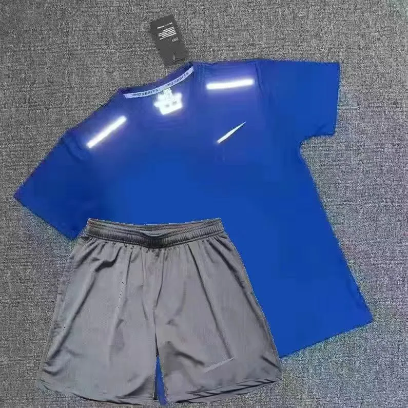 Thick trapstar summer quick drying t shirt designer tracksuit sports student training track and field running set basketball sportswear Asian size RDS8
Thick trapstar summer quick drying t shirt designer tracksuit sports student training track and field running set basketball sportswear Asian size RDS8