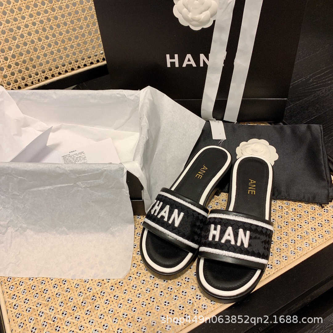 New France Holiday Flat Sole Woman Slippers Mule Summer Vacation Rome Slides Comfort Knitting Design sandal 2023 Classic CCity Fashion Luxury KBO4, White
New France Holiday Flat Sole Woman Slippers Mule Summer Vacation Rome Slides Comfort Knitting Design sandal 2023 Classic CCity Fashion Luxury KBO4, White