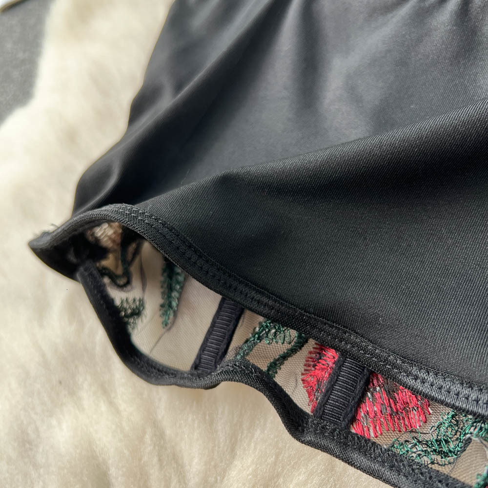 Camisoles Tanks Chic Camisole Sweet Floral Embroidery Bra Female Camis Fishbone Spicy Girl Tank Sleeveless Crop Top Women Clothes Drop 230426