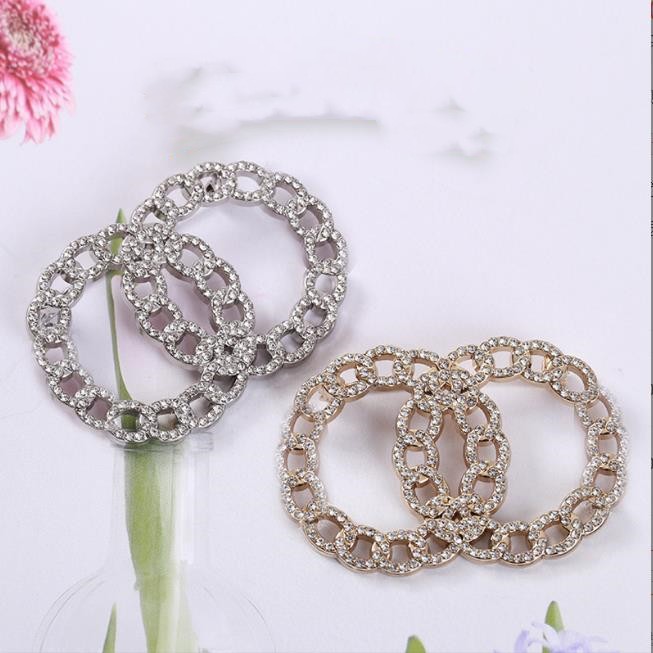 Brand Double Letter C Brooches Glazed leather brass Plated Inlay Colorful Crystal Rhinestone Jewelry Brooch Pearl Pin Marry Wedding Party Accessories
Brand Double Letter C Brooches Glazed leather brass Plated Inlay Colorful Crystal Rhinestone Jewelry Brooch Pearl Pin Marry Wedding Party Accessories