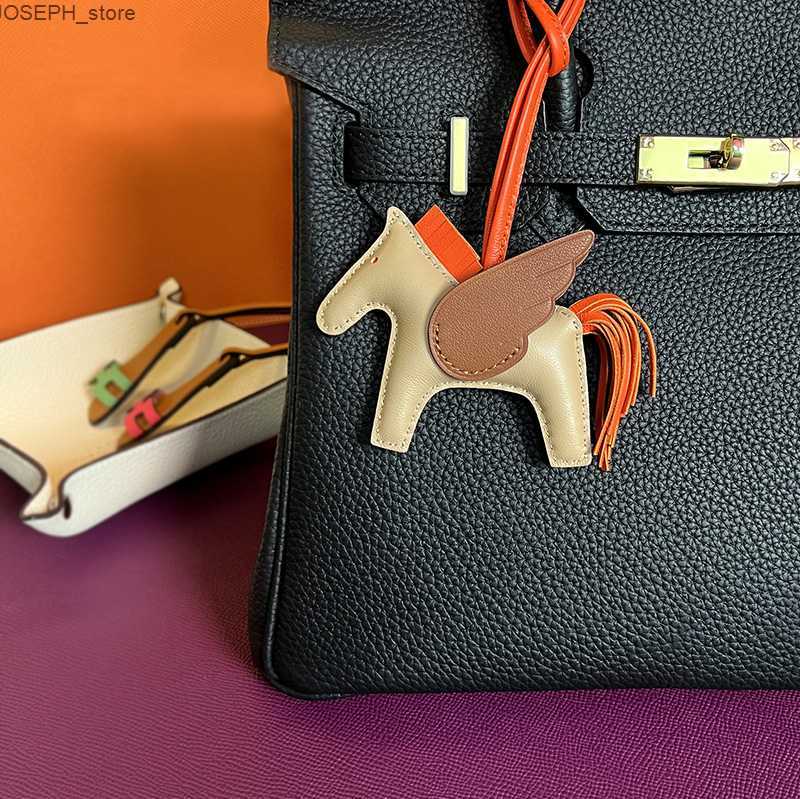 Key Rings MPPM Trendy Designer PU Leather Wings Flying Horse Keychain H Pony Pendant Decoration For Ladies Bag Charm Accessories J230427