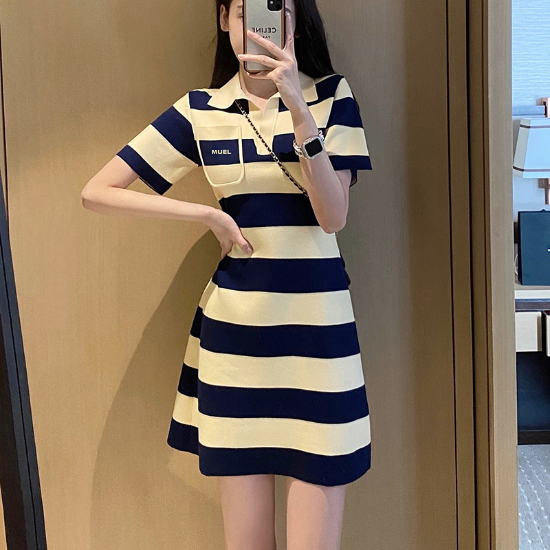 Casual Dresses 2023 Summer Polo Collar Contrast Stripe Short Sleeve Dress for Women French Retro Slim Fit Show Thin Waist Knitted Skirt Trend 230426