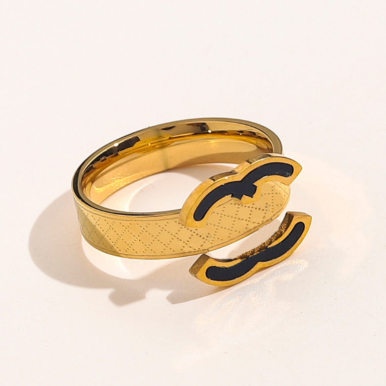 18K Gold Plated Designer Rings Wedding Rings Charming Women Gift Love 2023 Romantic New Jewelry Design Party Wedding Ring r Jewelry Wholesale
18K Gold Plated Designer Rings Wedding Rings Charming Women Gift Love 2023 Romantic New Jewelry Design Party Wedding Ring r Jewelry Wholesale