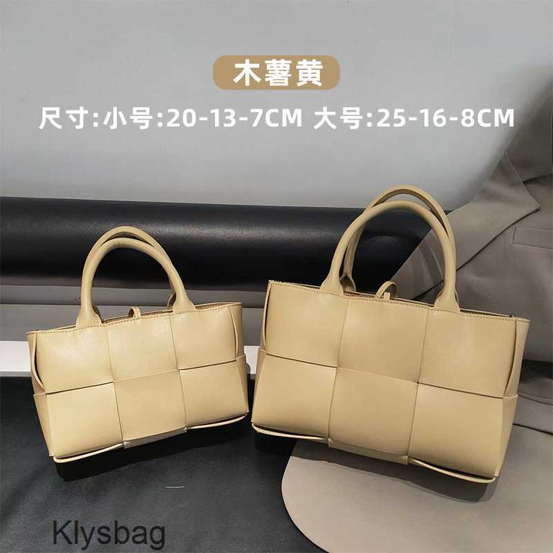 Knitted Bags Tote Women Handbags 2023 High Designer Crossbody Totes Leather Bag Venetas Capacity Arco Handheld Bottegas Women's Small Arcos 2ok7, Rice white
Knitted Bags Tote Women Handbags 2023 High Designer Crossbody Totes Leather Bag Venetas Capacity Arco Handheld Bottegas Women's Small Arcos 2ok7, Rice white
