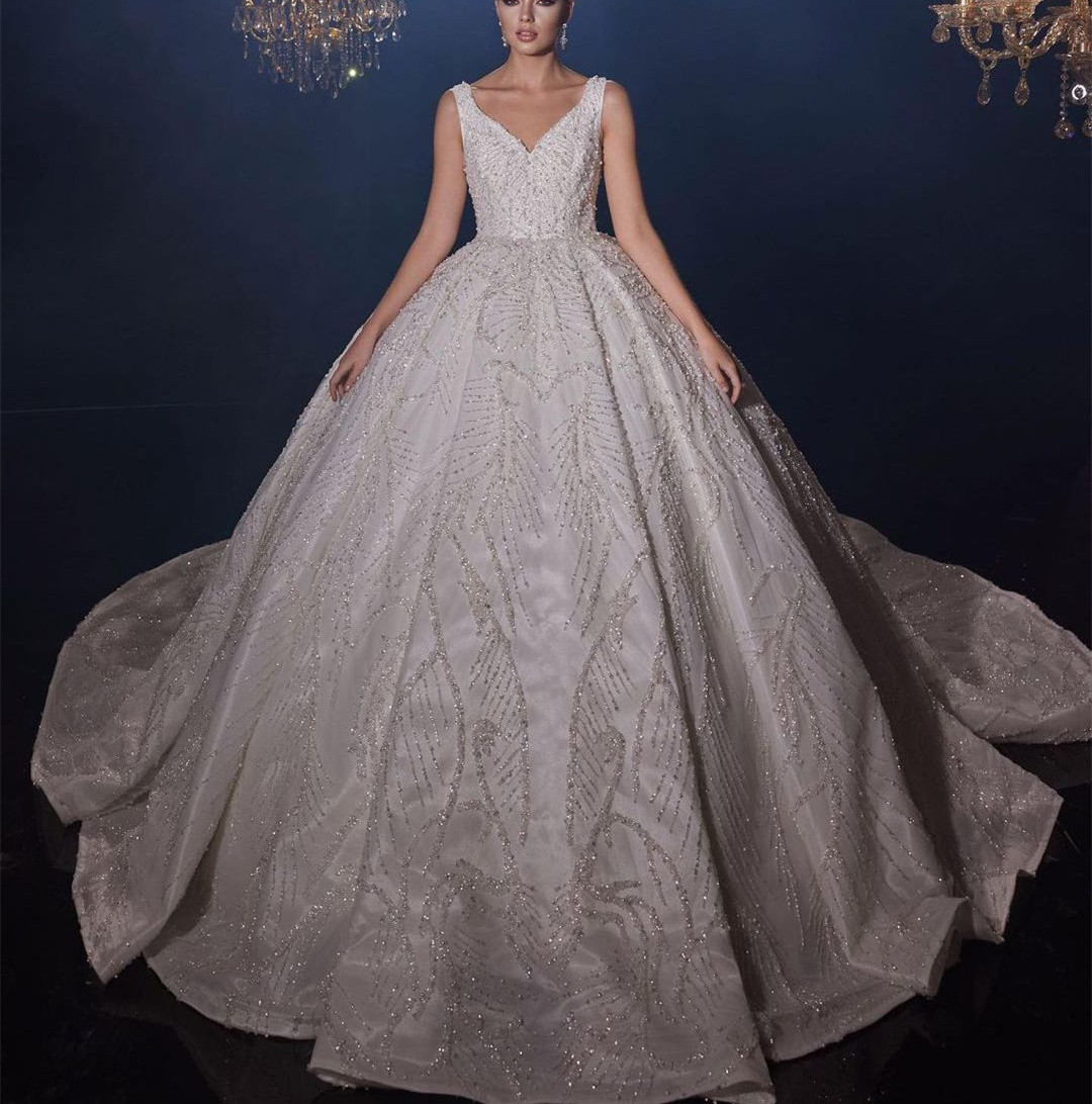 Luxury Ball Gown Wedding Dresses Sleeveless V Neck Straps Sequins Applique 3D Lace Ruffles Bridal Gowns Beads Formal Dress Plus Size Custom Made Vesti