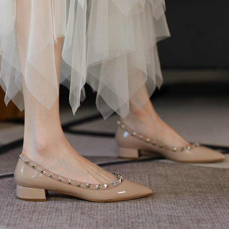 Woman shoes Designer Rivets Pumps Brand High Heels Shoes Genuine Leather 2023 Comfortable Casual pointed toe Chunky Heel 3cm Luxury Elegant Office Shoes With Box, Color # 6
Woman shoes Designer Rivets Pumps Brand High Heels Shoes Genuine Leather 2023 Comfortable Casual pointed toe Chunky Heel 3cm Luxury Elegant Office Shoes With Box, Color # 6