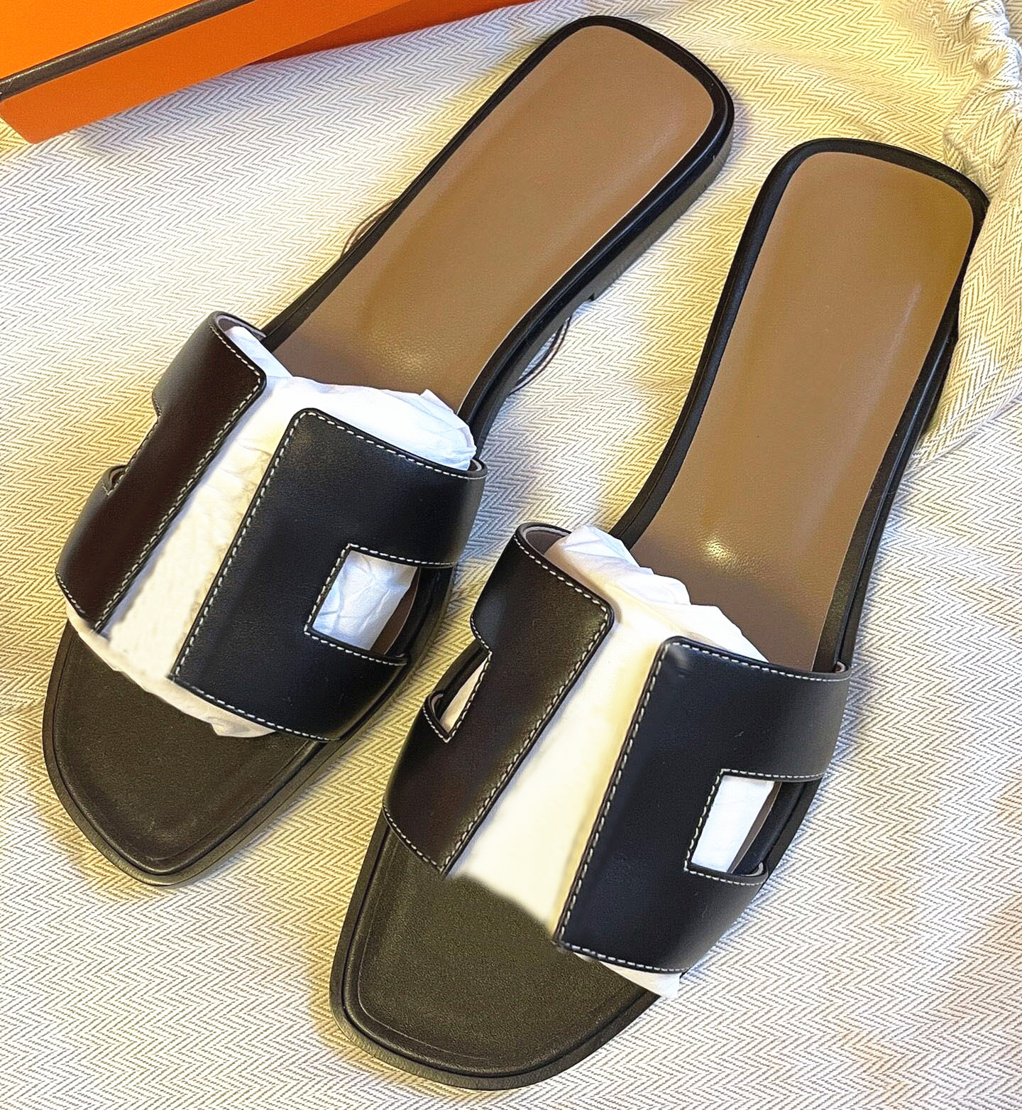 Designer Slippers Women Sandals Outdoor Flat Flip Flops Lady Loafers Sandles Womens Genuine Leather Crocodile Skin Fashion Luxury Rubber Slides 35-42 with Dust Bag, #10
Designer Slippers Women Sandals Outdoor Flat Flip Flops Lady Loafers Sandles Womens Genuine Leather Crocodile Skin Fashion Luxury Rubber Slides 35-42 with Dust Bag, #10