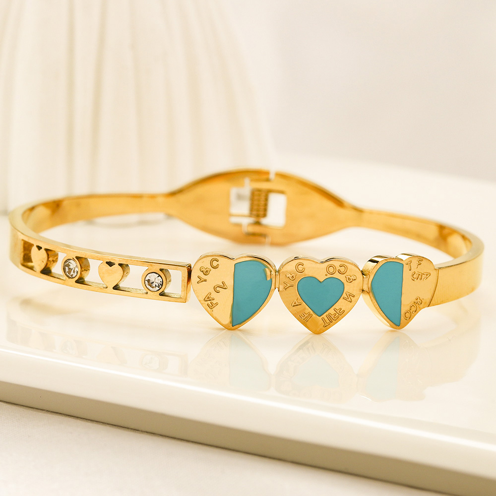 Luxury Heart Cuff Bracelet Charming Women Love Jewelry Bracelet Wedding Party Gift Bracelet 2023 Stainless Steel 18K Gold Plated Jewelry Wholesale
Luxury Heart Cuff Bracelet Charming Women Love Jewelry Bracelet Wedding Party Gift Bracelet 2023 Stainless Steel 18K Gold Plated Jewelry Wholesale