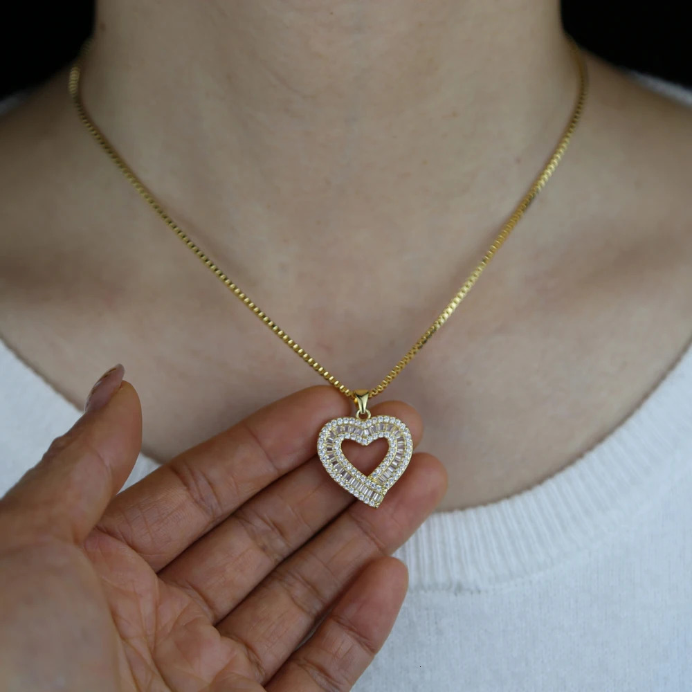 Chokers Gold Silver Color Full Paved CZ Heart Pendent Women Necklace Gorgeous Female Engagement Jewelry Necklaces Selling box chain 231127