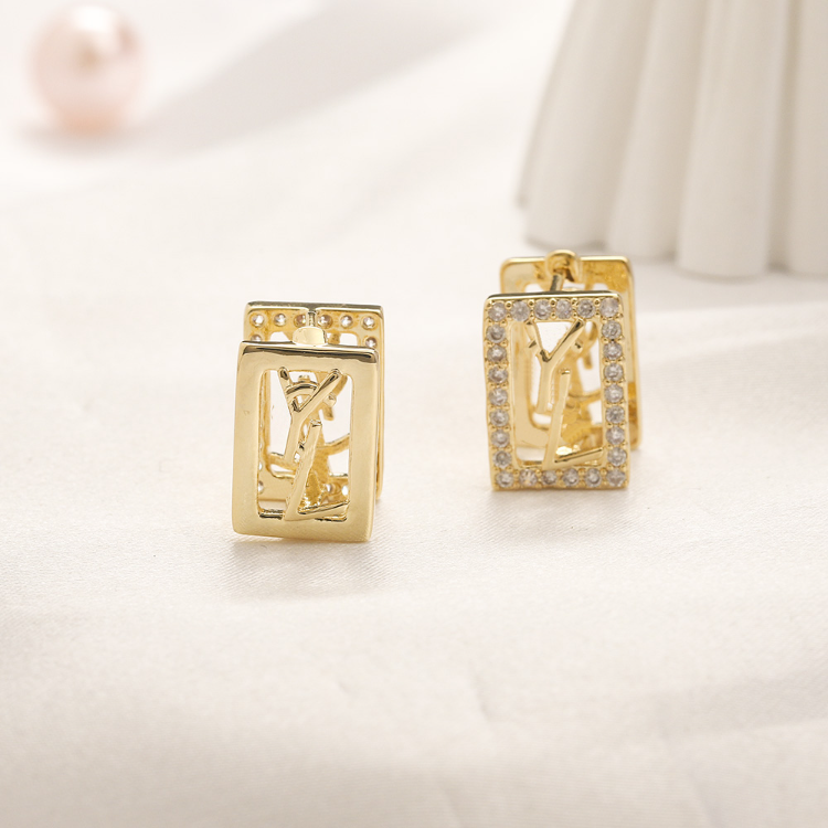 Womens Stud Earrings Designer monogram Earring 18K Gold Plated Diamond Earrings Design for Womens Jewelry 2023 Wedding Love Stainless Steel Jewelry Wholesale
Womens Stud Earrings Designer monogram Earring 18K Gold Plated Diamond Earrings Design for Womens Jewelry 2023 Wedding Love Stainless Steel Jewelry Wholesale