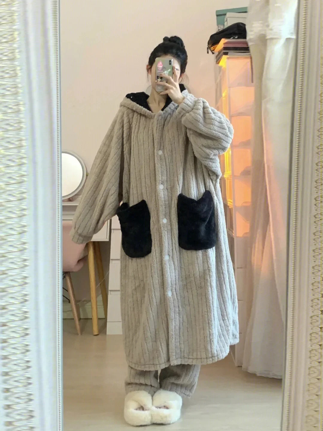 Women s Sleepwear Korean Women Winter Flannel Robe Kawaii Long Hooded Warm Bathrobe Plus Size Thick Coral Fleece Bath Female Gown Robes 231127
