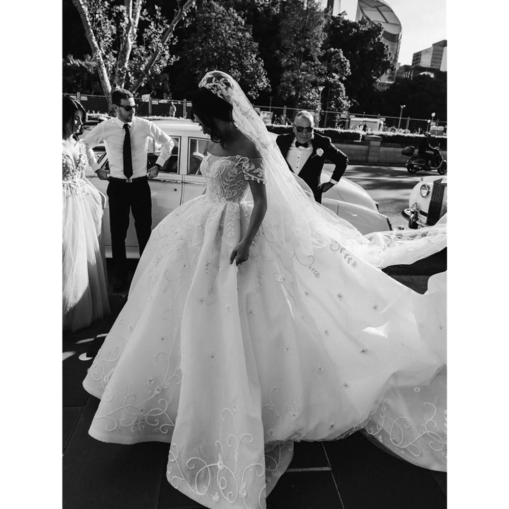 Plus Size Wedding Dress Cap Sleeves Lace Big Bridal Gowns Appliques Lace Up Back Gorgeous Lady Marriage Dresses White Ivory