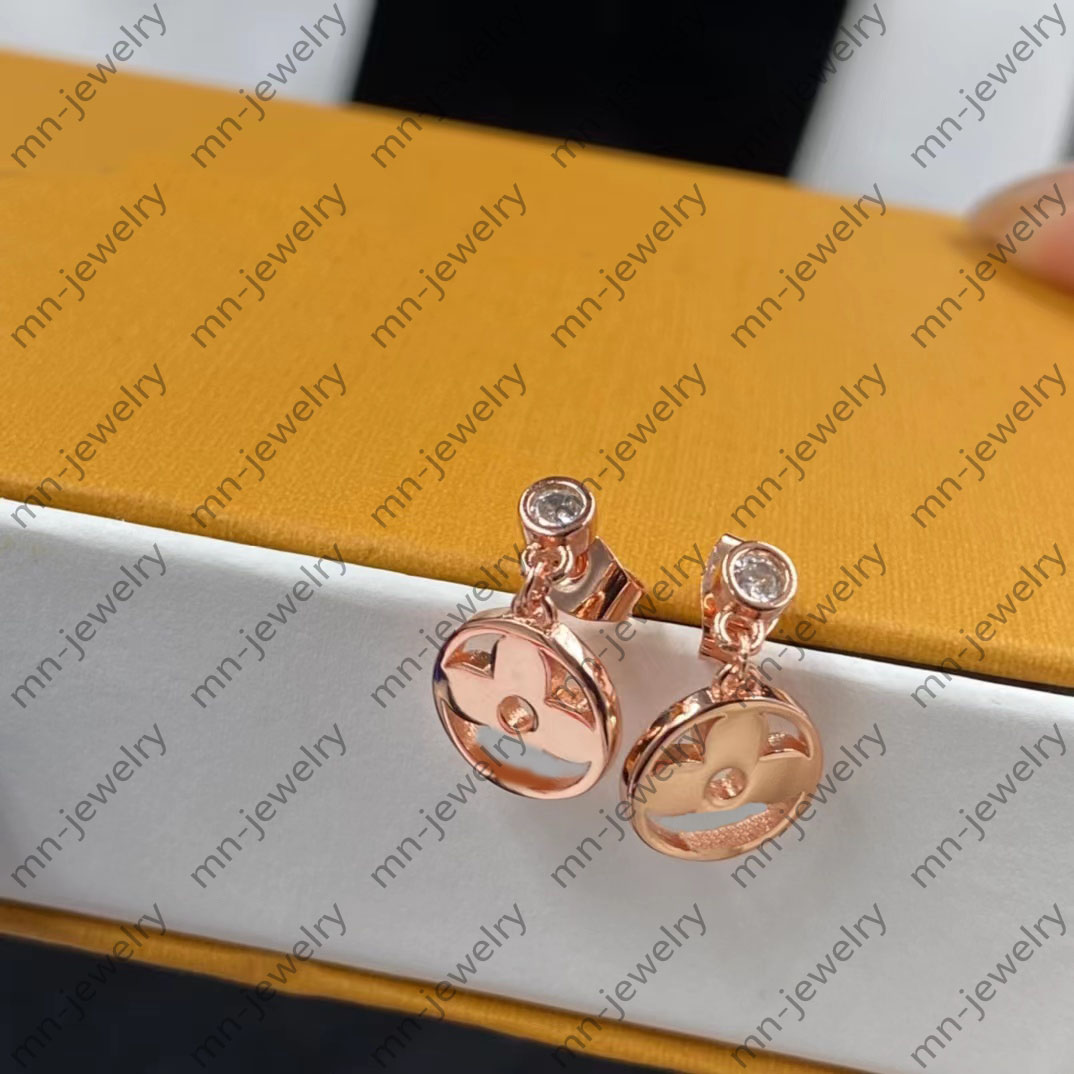 2023 four leaf clover charm luxury earrings. Brand designer earrings for women. wedding bridal party designer jewelry
2023 four leaf clover charm luxury earrings. Brand designer earrings for women. wedding bridal party designer jewelry