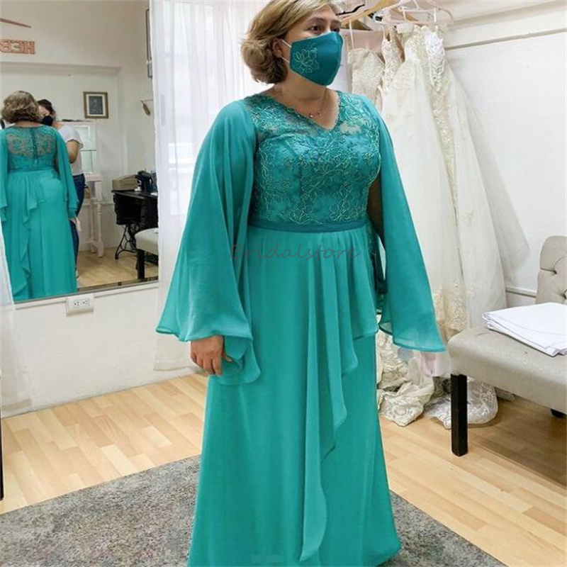 Turquoise Plus Size Mother Of The Bride Dress Cape Long Sleeve Floor Length Chiffon Wedding Guest Dress 2024 V Neck Lace Women Evening Promdess Mom Fo