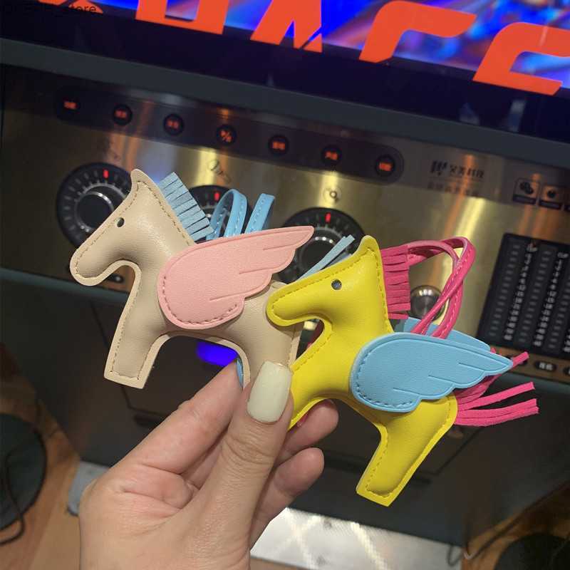 Key Rings MPPM Trendy Designer PU Leather Wings Flying Horse Keychain H Pony Pendant Decoration For Ladies Bag Charm Accessories J230427