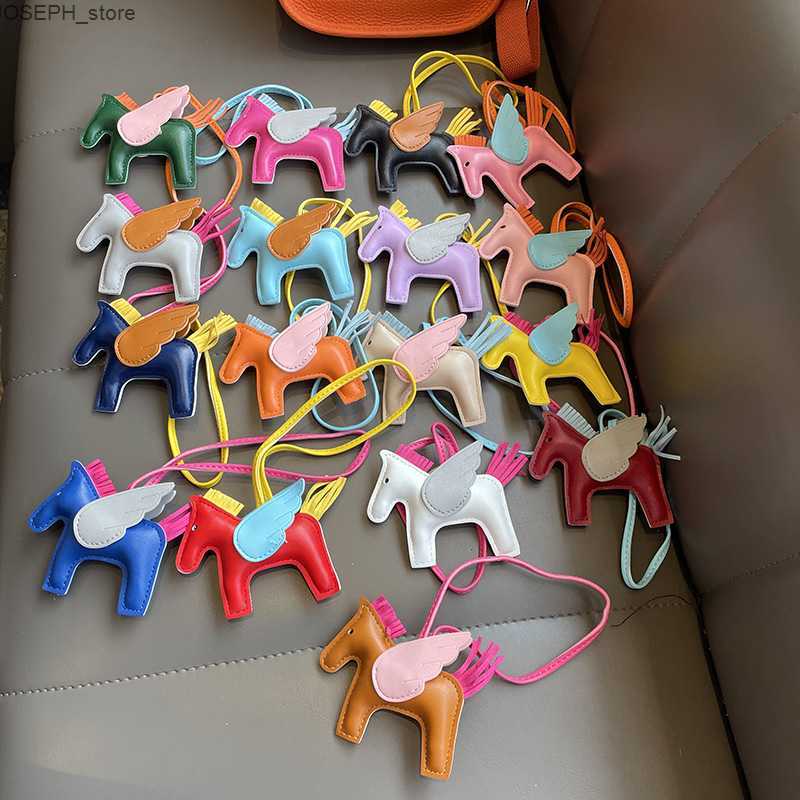 Key Rings MPPM Trendy Designer PU Leather Wings Flying Horse Keychain H Pony Pendant Decoration For Ladies Bag Charm Accessories J230427