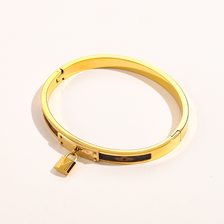 Luxury Designer Bangle Bracelet For Womens Brand Lock Gift Cuff Bracelet Classic Design Party Jewelry Exquisite Design Fashion Jewelry Bangle Wholesale
Luxury Designer Bangle Bracelet For Womens Brand Lock Gift Cuff Bracelet Classic Design Party Jewelry Exquisite Design Fashion Jewelry Bangle Wholesale