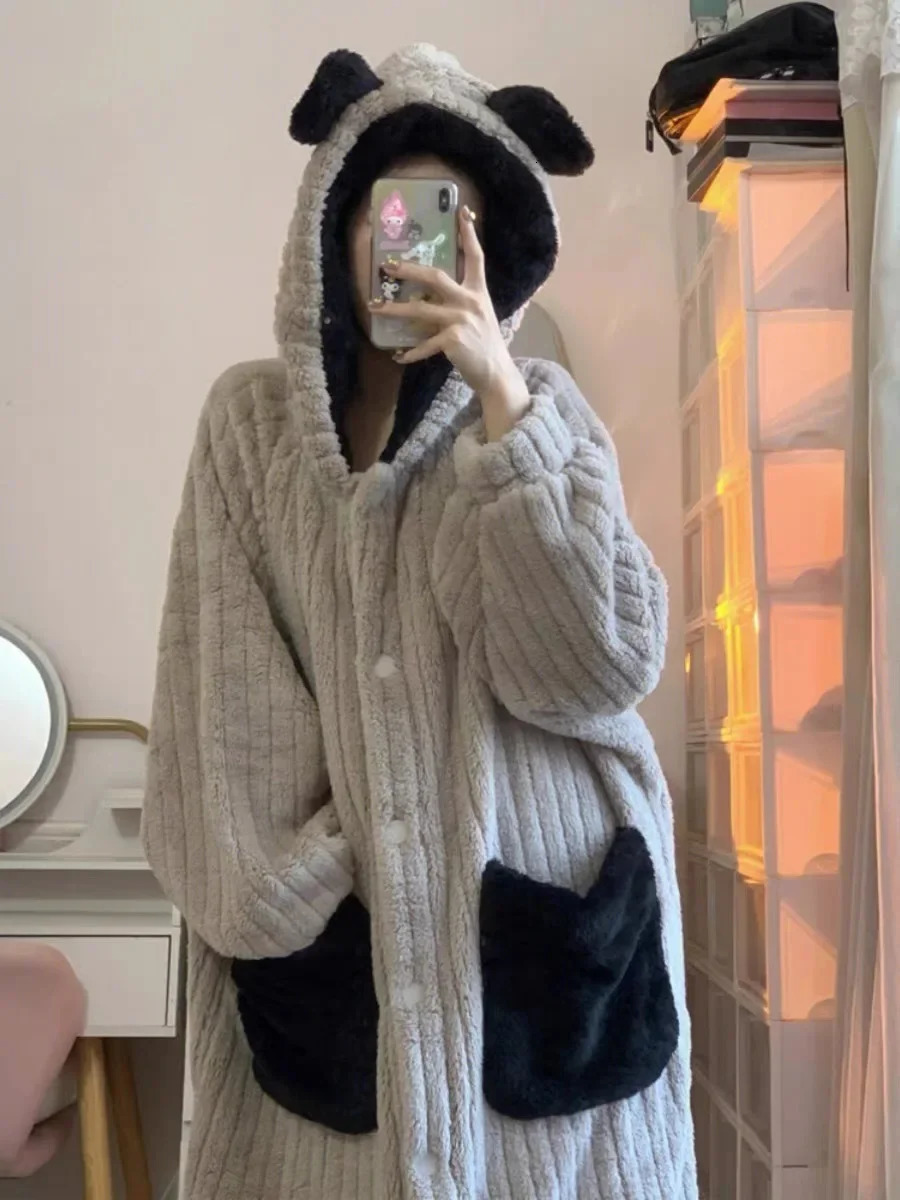 Women s Sleepwear Korean Women Winter Flannel Robe Kawaii Long Hooded Warm Bathrobe Plus Size Thick Coral Fleece Bath Female Gown Robes 231127