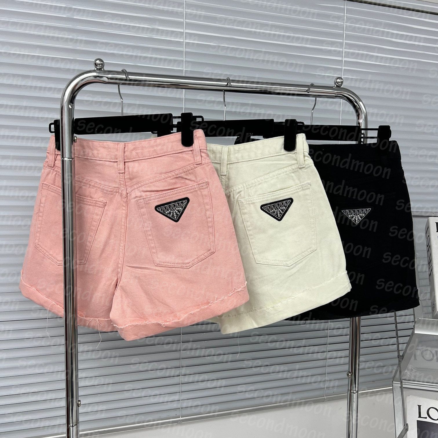 Rhinestone Letter Short Jeans Womens Summer Denim Pants Designer Breathable Jean Shorts Women Pants, #black
Rhinestone Letter Short Jeans Womens Summer Denim Pants Designer Breathable Jean Shorts Women Pants, #black