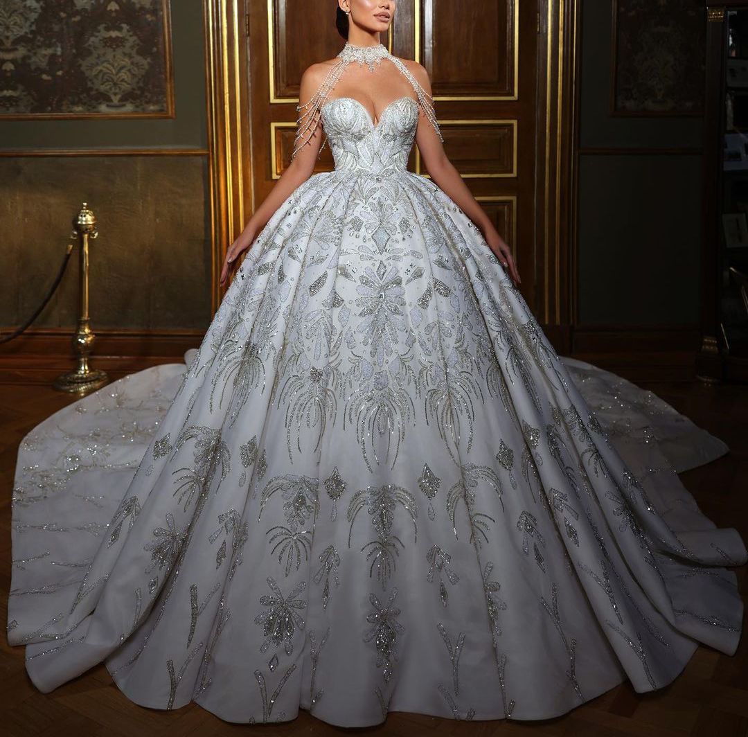 Luxury Ball Gown Wedding Dresses V Neck Sleeveless Halter Sequins Appliques Beaded Floor Length Ruffles 3D Lace Plus Size Bridal Gowns Plus Size Vesti