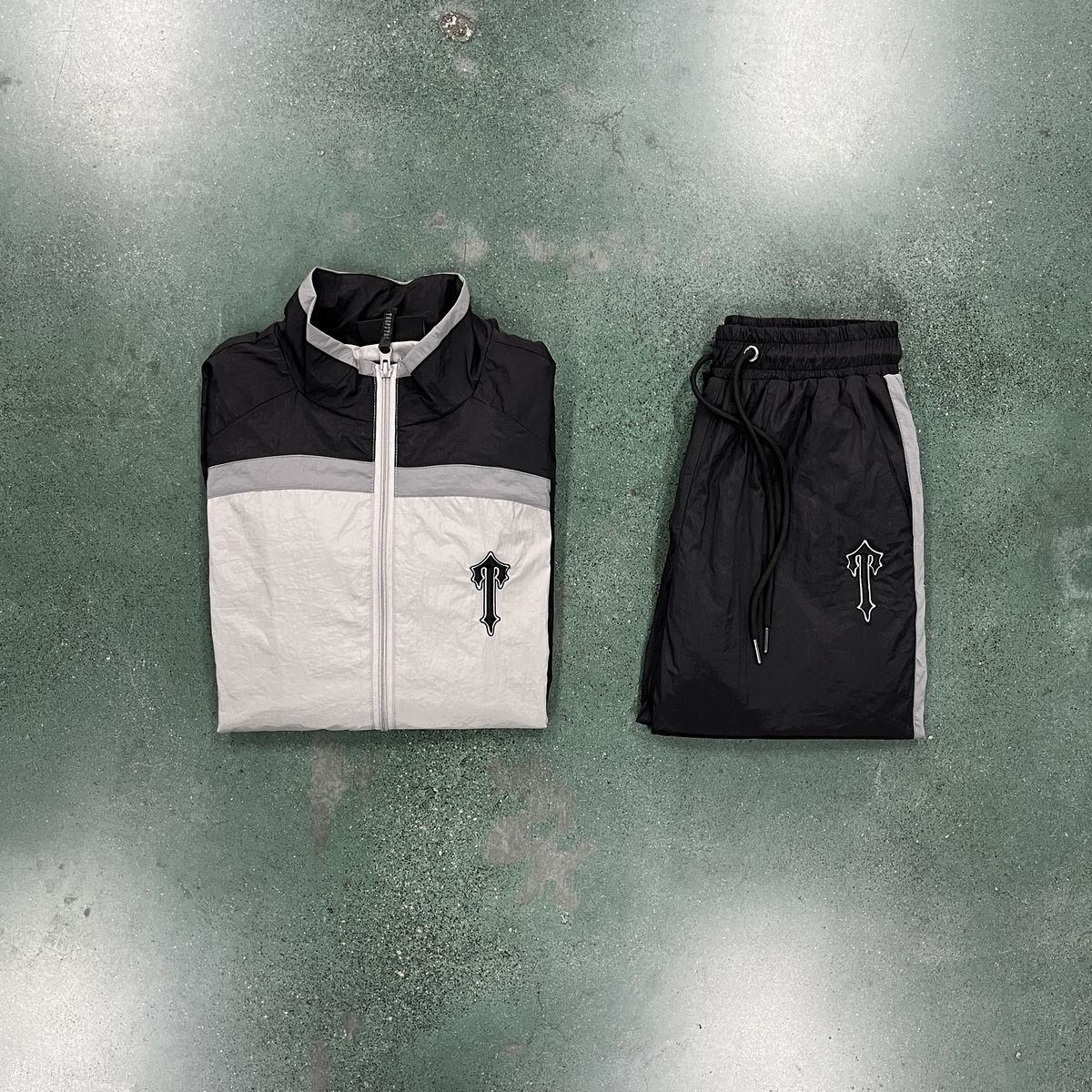 Trapstar TRACKSUIT Irongate T Shellsuit-Cery/Black Crey 1:1 Top Quality Embroidered Sportswear Jogging Pants EU Sizes -XL, Multi
Trapstar TRACKSUIT Irongate T Shellsuit-Cery/Black Crey 1:1 Top Quality Embroidered Sportswear Jogging Pants EU Sizes -XL, Multi