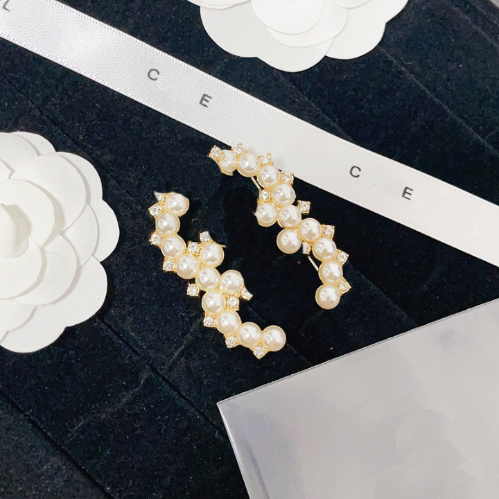 Luxury Pearl Designer Brooches Fashion Stamp Brooch 18k Gold Pins Women Gift Accessories Vintage Design Brand Love Brooch Springtime Party Ornaments with Box
Luxury Pearl Designer Brooches Fashion Stamp Brooch 18k Gold Pins Women Gift Accessories Vintage Design Brand Love Brooch Springtime Party Ornaments with Box