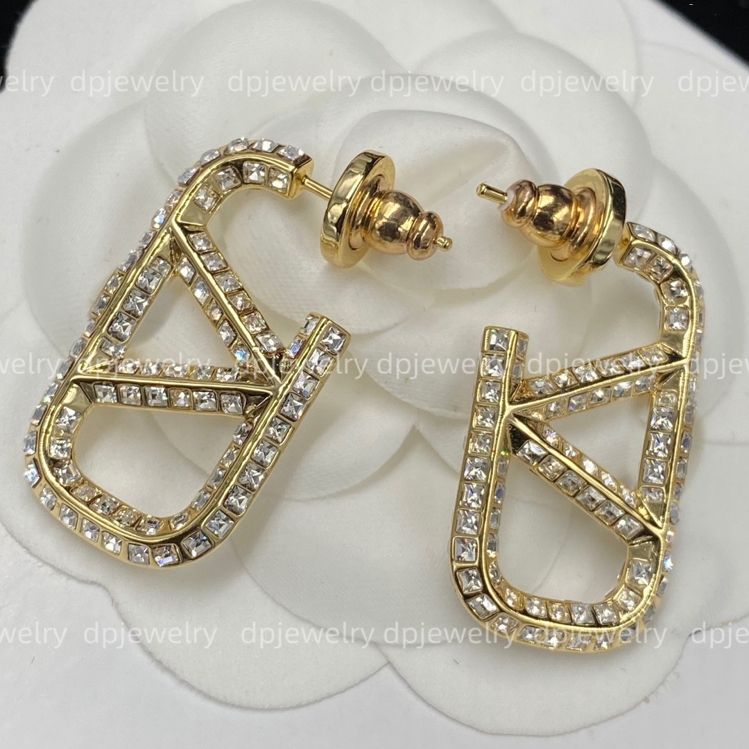 2023 earrings designer for women stud luxury gold heart shape pearl crystal gold double V letter 925s silver jewelry classic Double V-shaped large earrings O
2023 earrings designer for women stud luxury gold heart shape pearl crystal gold double V letter 925s silver jewelry classic Double V-shaped large earrings O