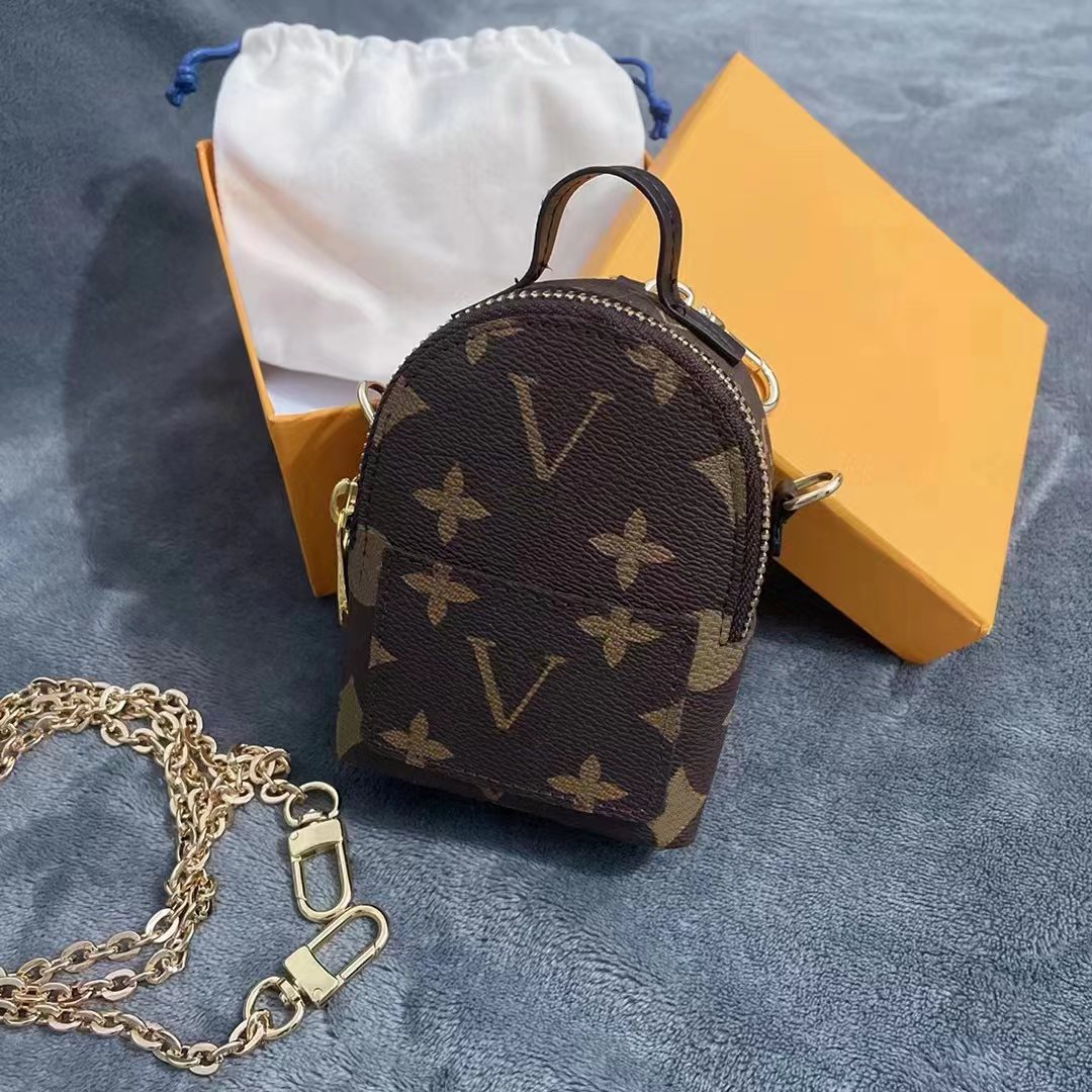 With Dust Bags and Box Womens Men women KEY POUCH POCHETTE CLES Designers Fashion handbag Women Mens Credit Card Holder Coin Purse Luxurys Wallet Bag
With Dust Bags and Box Womens Men women KEY POUCH POCHETTE CLES Designers Fashion handbag Women Mens Credit Card Holder Coin Purse Luxurys Wallet Bag