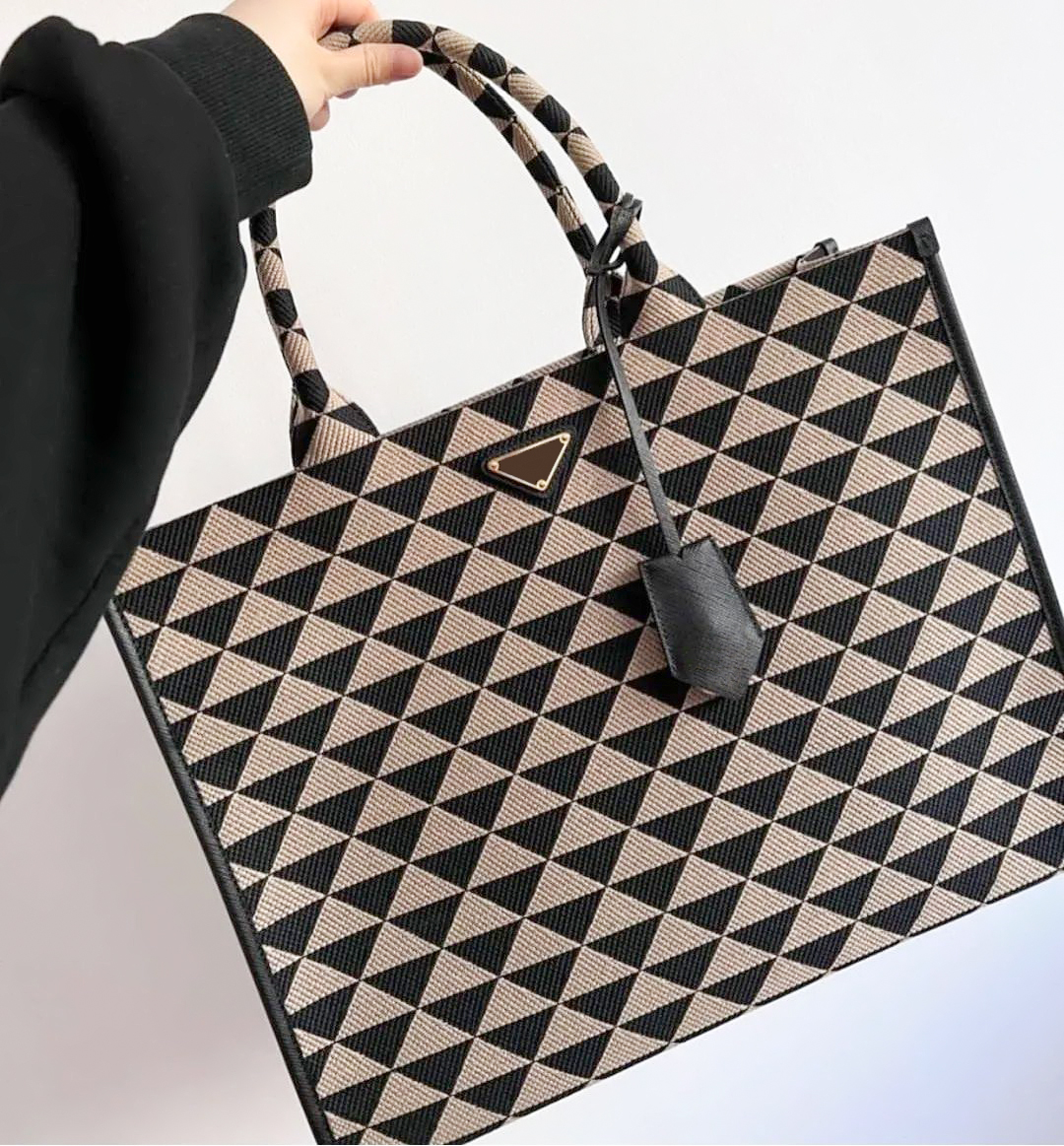Large prad Beach Bags Womens gym mens 3 size 7a quality designer Shoulder bag canvas tote toiletry Crossbody bags luxury handbag clutch Symbole embossed shopping bag, White
Large prad Beach Bags Womens gym mens 3 size 7a quality designer Shoulder bag canvas tote toiletry Crossbody bags luxury handbag clutch Symbole embossed shopping bag, White