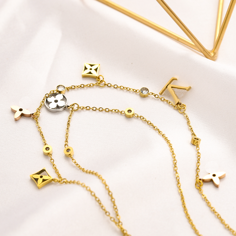 2023 Gold Pendant Necklaces 18K Gold Chain Letter Choker Luxury Love Jewelry Wedding Party Gift Necklace Wholesale New Style Necklace Wholesale
2023 Gold Pendant Necklaces 18K Gold Chain Letter Choker Luxury Love Jewelry Wedding Party Gift Necklace Wholesale New Style Necklace Wholesale