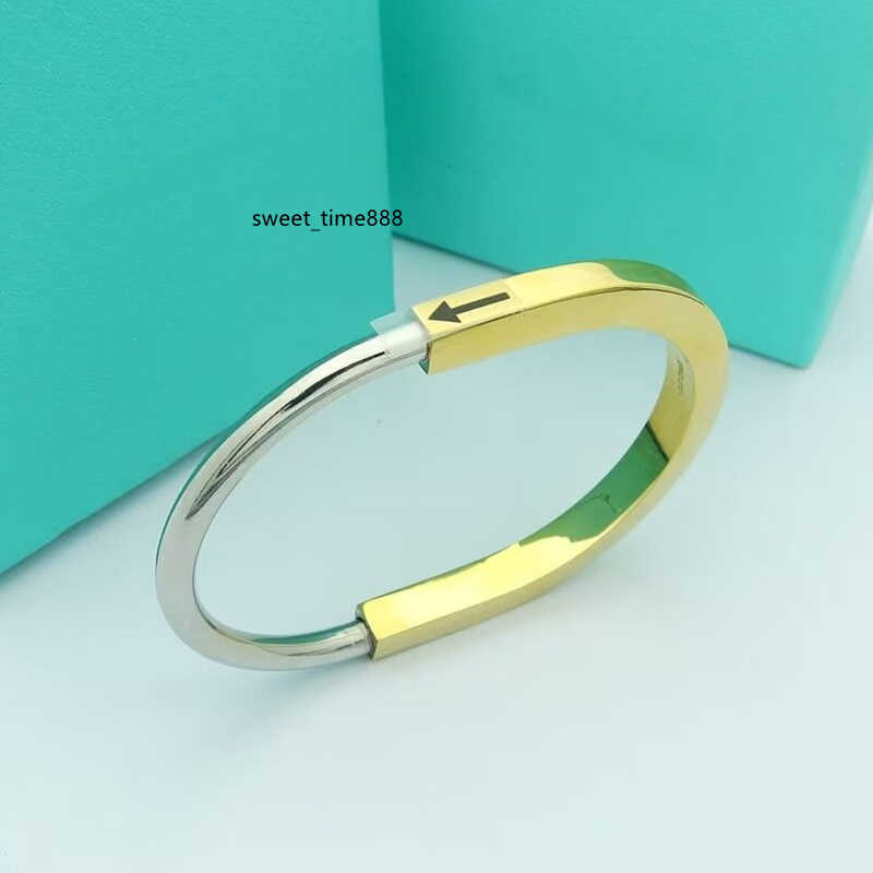 Titanium steel Bangle designer Lock Bracelet silver rose gold Bracelets for women jewelry with velvet bag
Titanium steel Bangle designer Lock Bracelet silver rose gold Bracelets for women jewelry with velvet bag