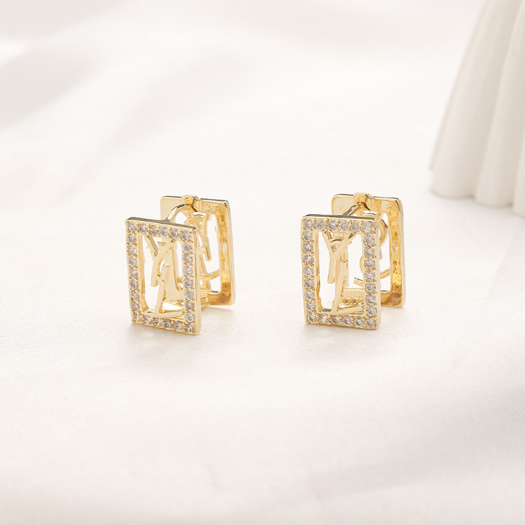Womens Stud Earrings Designer monogram Earrings 18K Gold Plated Diamond Earring Design for Women Jewelry 2023 Wedding Love Stainless Steel Jewelry Wholesale
Womens Stud Earrings Designer monogram Earrings 18K Gold Plated Diamond Earring Design for Women Jewelry 2023 Wedding Love Stainless Steel Jewelry Wholesale
