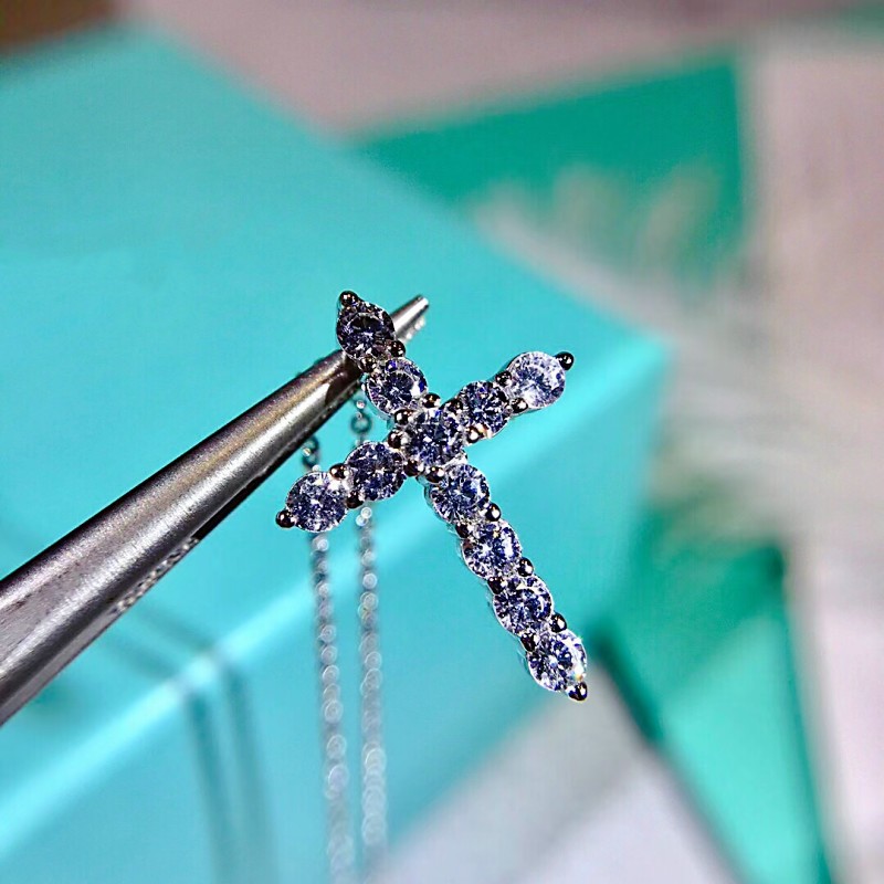 7A High Quality Designer Jewelry Necklace 925 Sterling Silver Cross Pendant Luxury Customized Love Holiday Gift AAAAA with Box
7A High Quality Designer Jewelry Necklace 925 Sterling Silver Cross Pendant Luxury Customized Love Holiday Gift AAAAA with Box