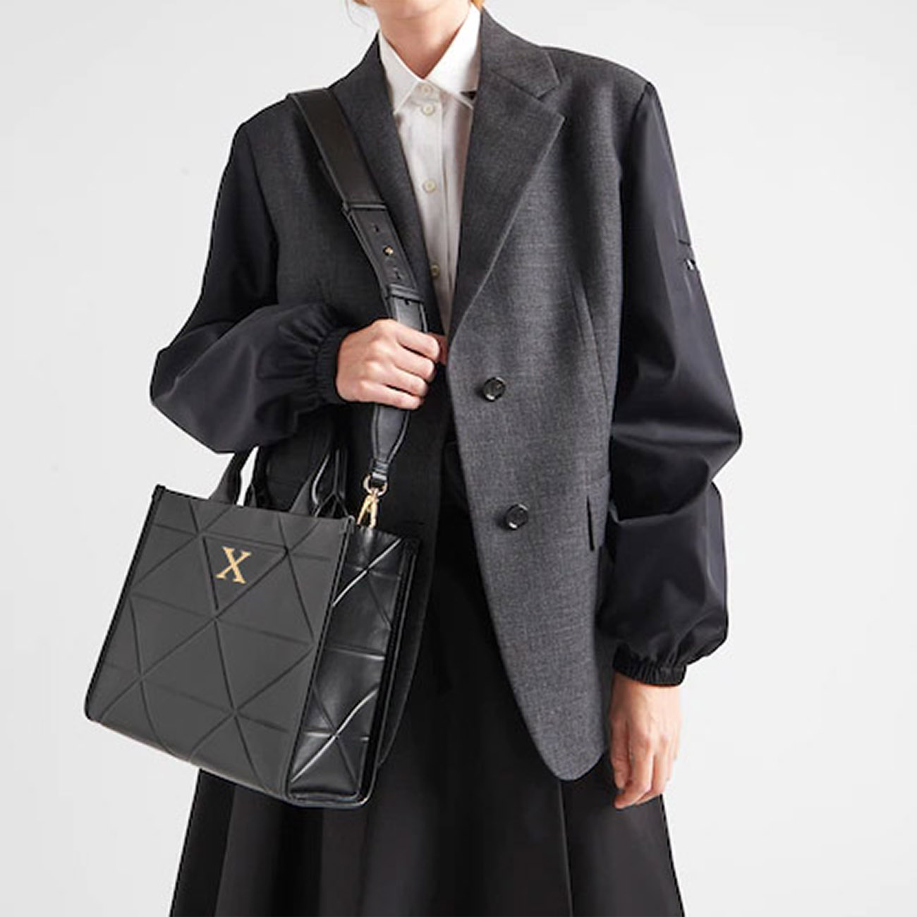 Handbag, black shoulder bag, large capacity crossbody bag, leather lining, zipper pocket, simple and fashionable design, weekend work bag