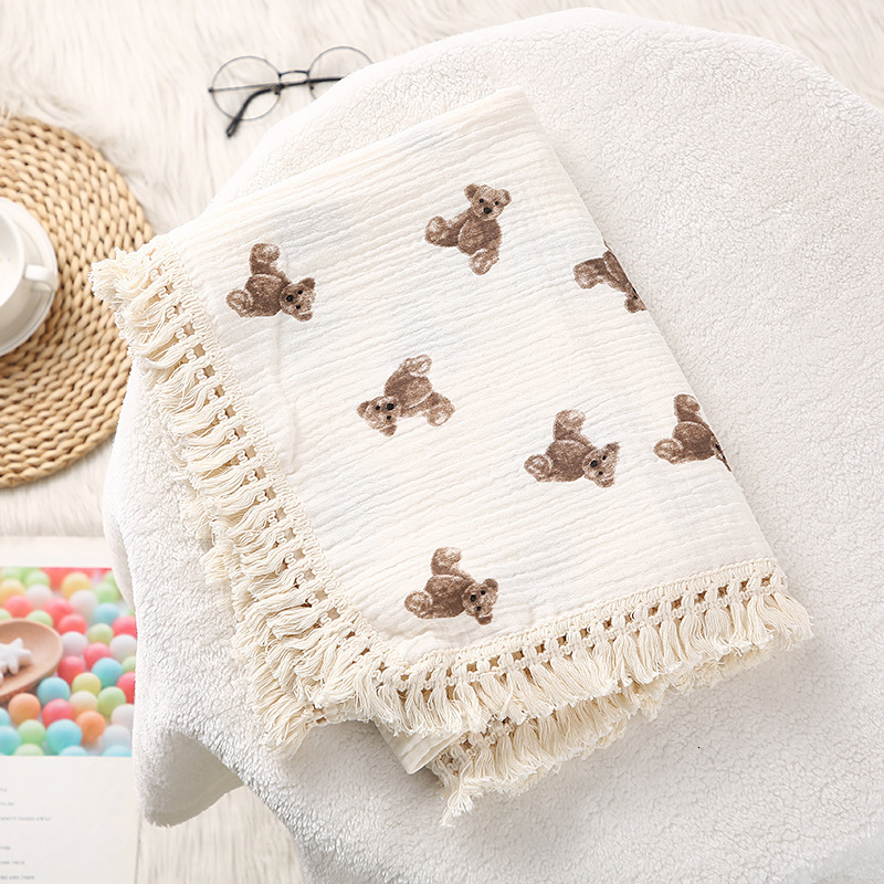 Blankets Swaddling Cute Bear Muslin Squares Cotton Baby for born Plaid Infant Swaddle Babies Accessories Bed Summer Comforter 230426