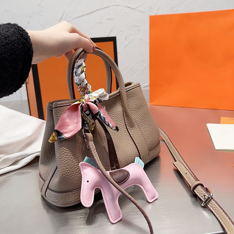 Ladies Casual Totes High Quality Leather Designer Bags Fashion Top Handle Handbag Shoulder Crossbody Bag With Pony And Ribbons 25CM, #6
Ladies Casual Totes High Quality Leather Designer Bags Fashion Top Handle Handbag Shoulder Crossbody Bag With Pony And Ribbons 25CM, #6
