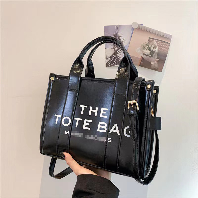 The Tote bag Wallet lvtopbags MJ handbag Shoulder Women 26cm Purse Soft black Patent Leather Luxury Handbags pink nylon canvas Marc Jocobs tote bages Designer Bags, Canvas red
The Tote bag Wallet lvtopbags MJ handbag Shoulder Women 26cm Purse Soft black Patent Leather Luxury Handbags pink nylon canvas Marc Jocobs tote bages Designer Bags, Canvas red