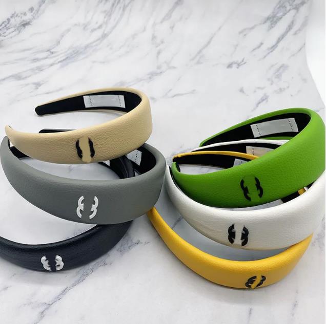 Designer Letter Headbands Simple Style Leather Hair bands For Charm Women&Girl Brand Letter Elastic Headband Head Wrap High Quality Fashion Accessory
Designer Letter Headbands Simple Style Leather Hair bands For Charm Women&Girl Brand Letter Elastic Headband Head Wrap High Quality Fashion Accessory