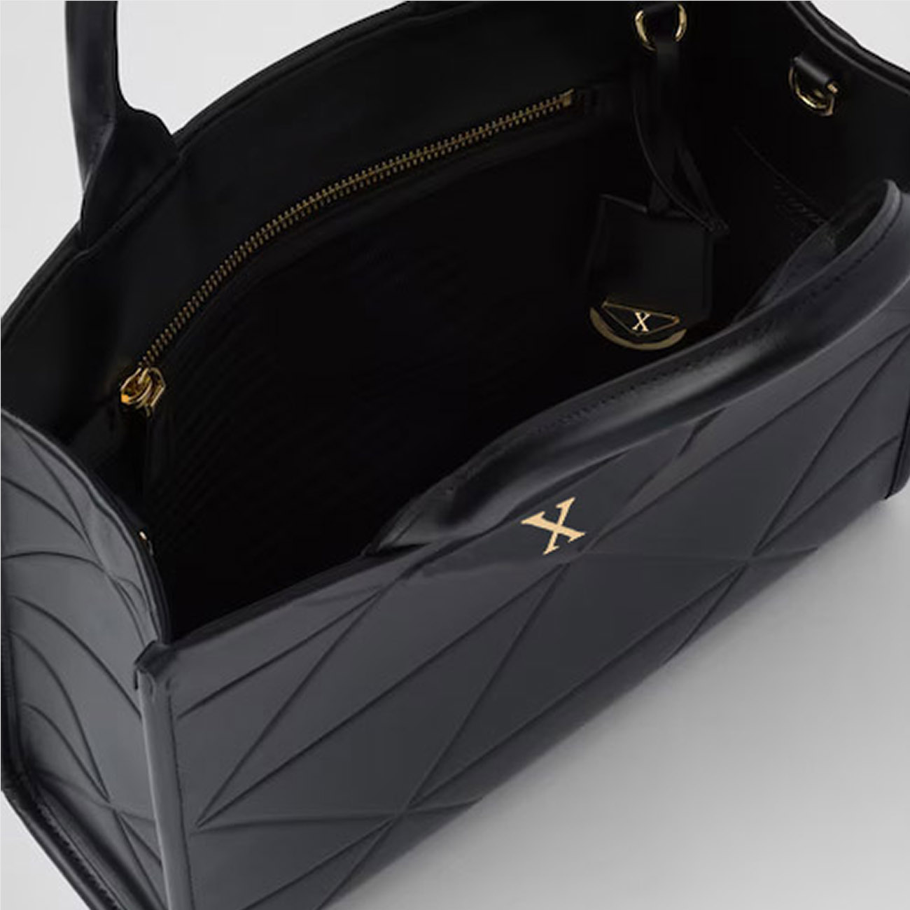 Handbag, black shoulder bag, large capacity crossbody bag, leather lining, zipper pocket, simple and fashionable design, weekend work bag