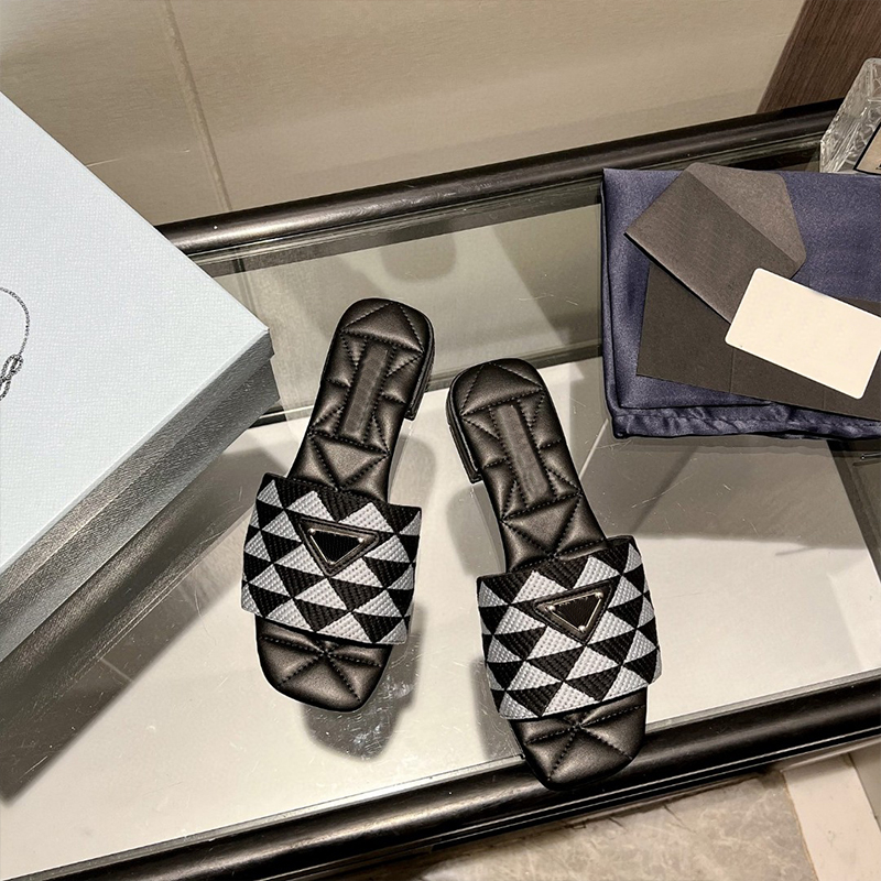 Designer Embroidered fabric slides black Beige slippers Leather sole sandals mule summer women flip flops Flat slide casual shoes
Designer Embroidered fabric slides black Beige slippers Leather sole sandals mule summer women flip flops Flat slide casual shoes