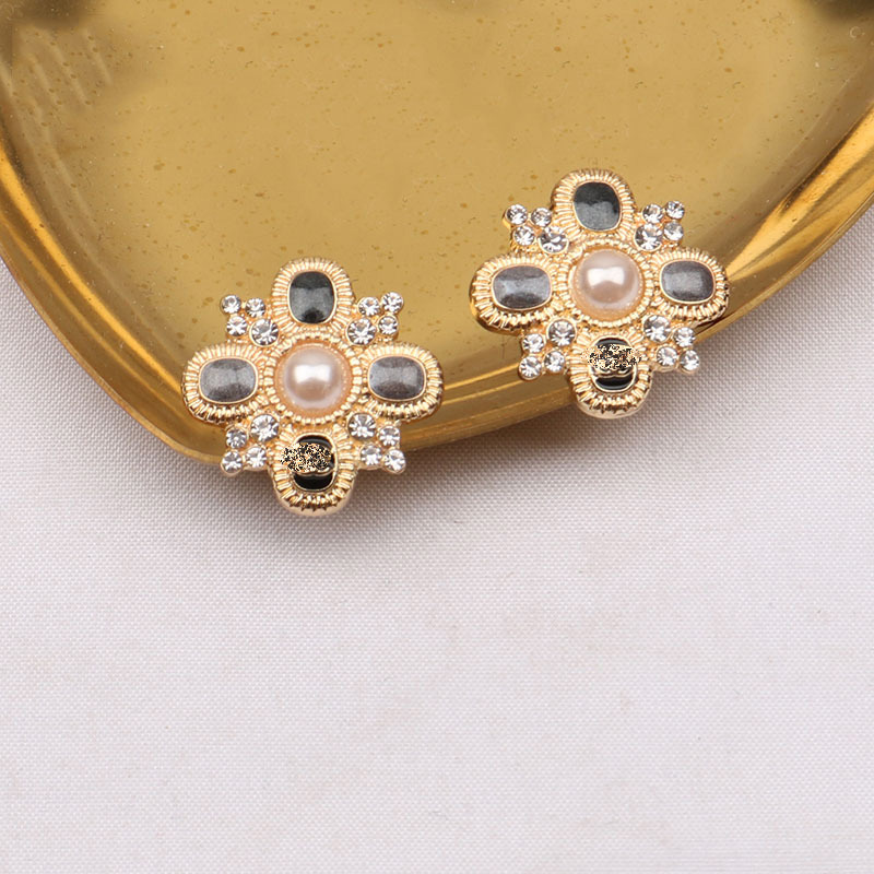 18K Gold Plated Luxury Brand Designers Double Letters Stud Round Ear Loop Geometric Famous Women 925 Silver Crystal Rhinestone Earring Wedding Party Jewerlry
18K Gold Plated Luxury Brand Designers Double Letters Stud Round Ear Loop Geometric Famous Women 925 Silver Crystal Rhinestone Earring Wedding Party Jewerlry