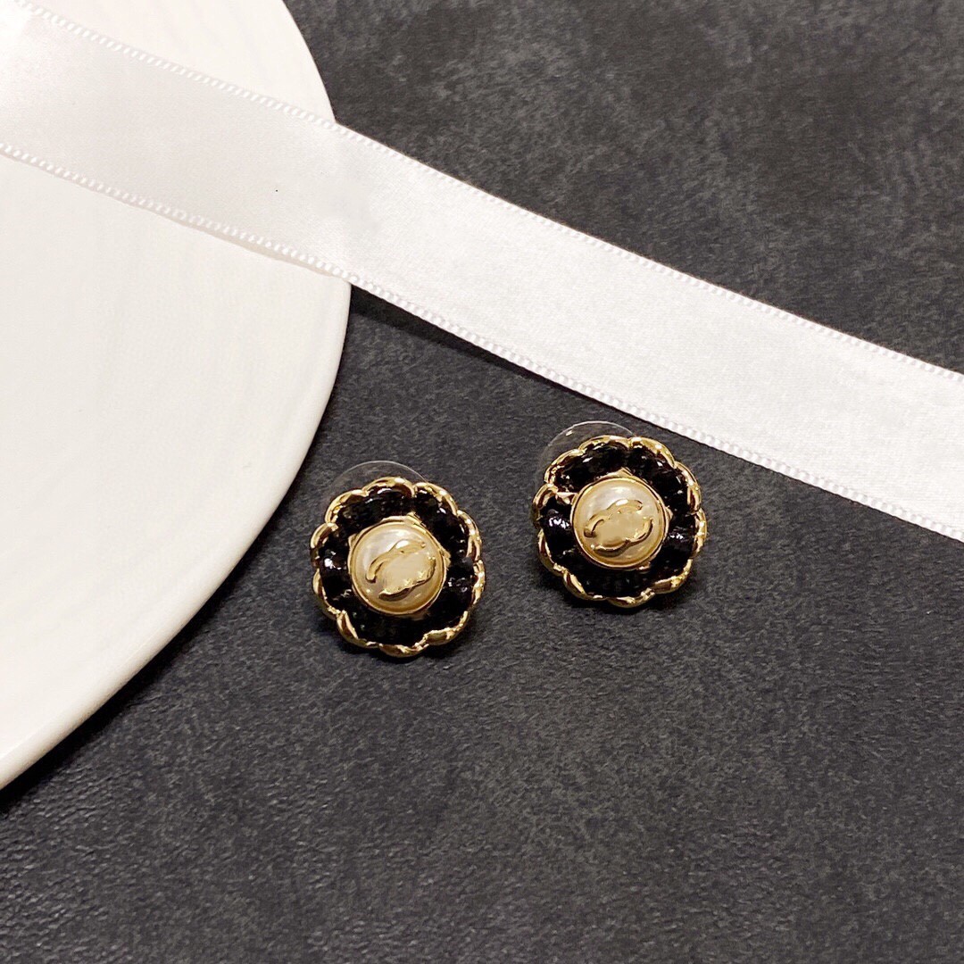 Hot Designers Brand Earrings Designer Letter ccity Ear Stud Women Crystal channel Pearl Geometric Earring for Wedding Party Jewerlry Accessories ax15a
Hot Designers Brand Earrings Designer Letter ccity Ear Stud Women Crystal channel Pearl Geometric Earring for Wedding Party Jewerlry Accessories ax15a