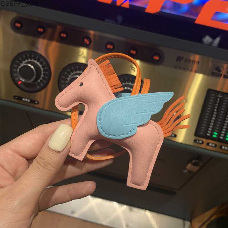 Key Rings MPPM Trendy Designer PU Leather Wings Flying Horse Keychain H Pony Pendant Decoration For Ladies Bag Charm Accessories J230427