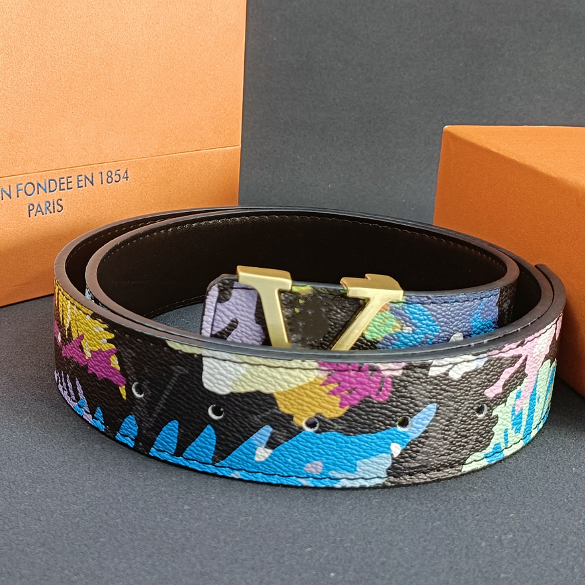 New Graffiti Belt Smooth leather belt luxury belts designer for men big buckle male chastity top fashion mens wholesale 3.8 cm 105 110 115 120 125 with box gift boyfriend, Cowhide
New Graffiti Belt Smooth leather belt luxury belts designer for men big buckle male chastity top fashion mens wholesale 3.8 cm 105 110 115 120 125 with box gift boyfriend, Cowhide