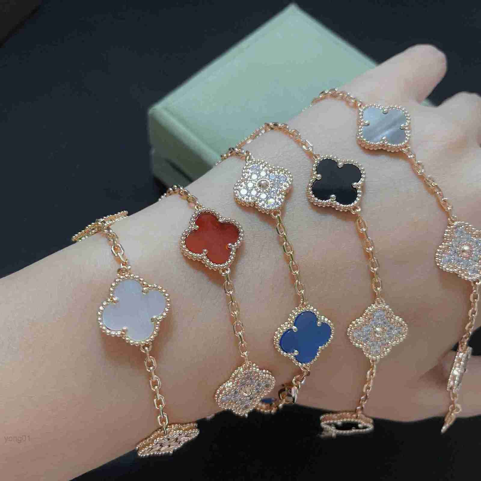 2023 Classic Fashion Charm Bracelets Designer Jewelry 18k Gold Bangle Bracelet for Women Men Necklaces Chain Elegant Jewelery Gift
2023 Classic Fashion Charm Bracelets Designer Jewelry 18k Gold Bangle Bracelet for Women Men Necklaces Chain Elegant Jewelery Gift
