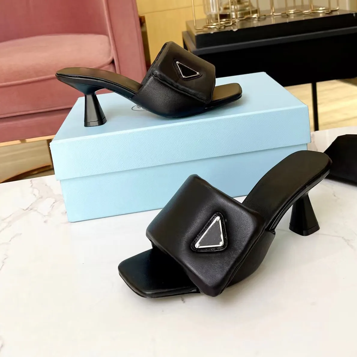 Comfortable Slippers Women High Heels Designer Sandals Wine Cup Heel Open Toe Square Toe Beach Shoe Triangle Button Decorative Fashion Factory Shoes
Comfortable Slippers Women High Heels Designer Sandals Wine Cup Heel Open Toe Square Toe Beach Shoe Triangle Button Decorative Fashion Factory Shoes