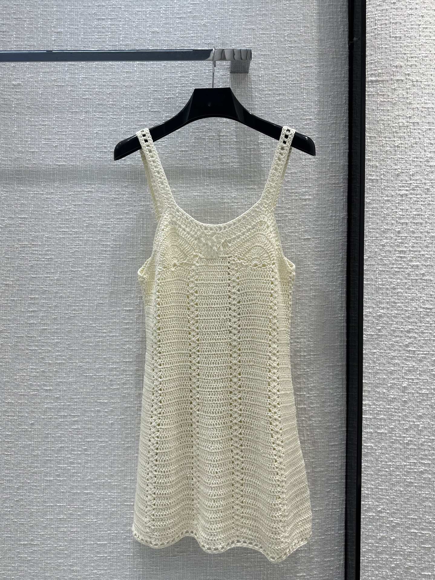 Milan Runway dresses 2023 Summer Autumn Spaghetti Strap Women' Designer Dress Brand Same Style Shirts 0427-3, Picture color
Milan Runway dresses 2023 Summer Autumn Spaghetti Strap Women' Designer Dress Brand Same Style Shirts 0427-3, Picture color